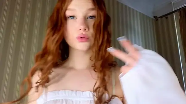 Juuulia  online show from June 4, 2026, 2:22 pm