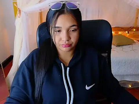 loreaniss online show from March 16, 2026, 6:06 am