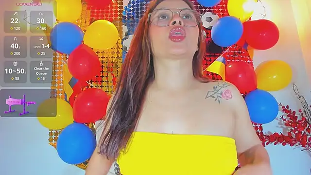 Karlaliones69 online show from June 13, 2026, 7:01 pm
