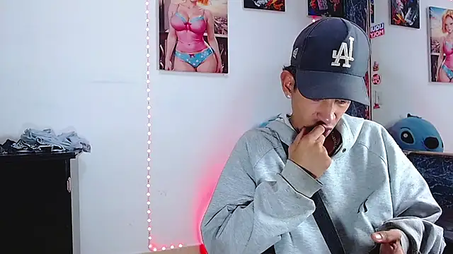 Snapshot of briamhoconor_xh chatting on November 9, 2025, 12:25 am briamhoconor xh online show from November 9, 2025, 12:25 am