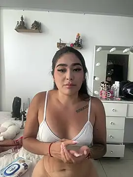 Snapshot of EmiilyEvans_ chatting on July 23, 2026, 4:47 pm EmiilyEvans online show from July 23, 2026, 4:47 pm