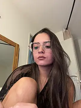 GiuliaDollx online show from May 4, 2026, 3:37 pm