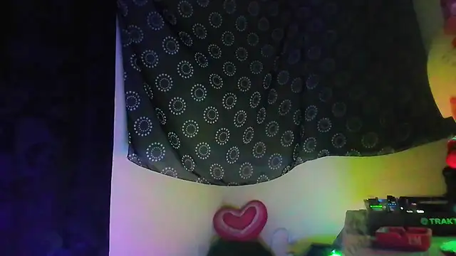 Snapshot of DjDiCKmannOnE chatting on July 21, 2026, 8:32 pm DjDiCKmannOnE online show from July 21, 2026, 8:32 pm