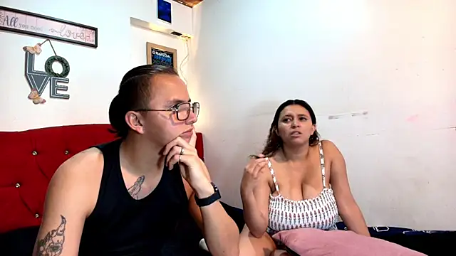 Snapshot of Husbands_Horny chatting on September 19, 2025, 12:31 pm Husbands Horny online show from September 19, 2025, 12:31 pm