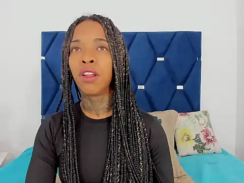 Snapshot of Pauline_Fox chatting on October 13, 2025, 12:01 am Pauline Fox online show from October 13, 2025, 12:01 am