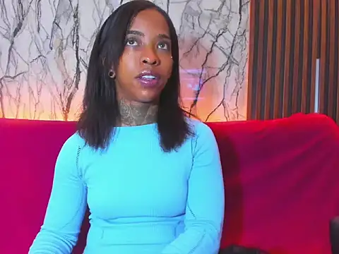 Snapshot of Pauline_Fox chatting on November 12, 2025, 1:10 am Pauline Fox online show from November 12, 2025, 1:10 am