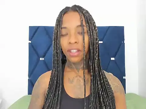 Snapshot of Pauline_Fox chatting on October 18, 2025, 1:51 am Pauline Fox online show from October 18, 2025, 1:51 am