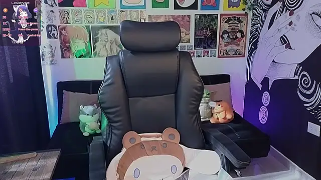 Snapshot of Yuhwan_ chatting on November 22, 2025, 7:35 pm Yuhwan online show from November 22, 2025, 7:35 pm