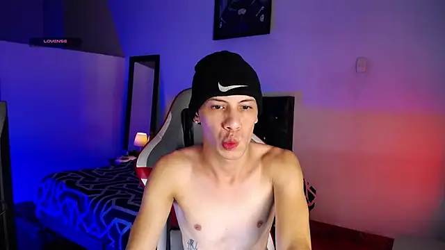 Snapshot of santiago_cutex chatting on July 10, 2026, 1:16 am santiago cutex online show from July 10, 2026, 1:16 am