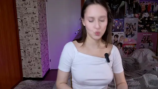 LucyRose3 online show from December 15, 2025, 1:17 pm