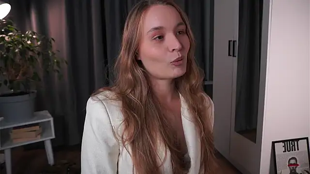 lisa schiele online show from October 15, 2025, 7:55 pm