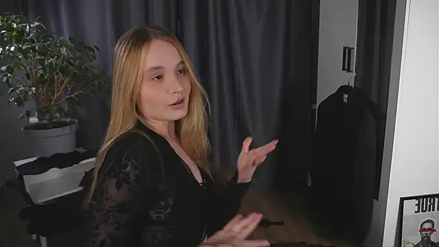 lisa schiele online show from October 21, 2025, 8:19 pm