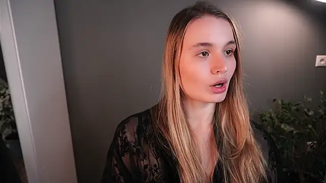 lisa schiele online show from November 26, 2025, 8:20 pm