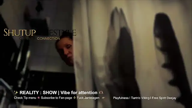 SwingWingWomanSweden online show from December 17, 2025, 9:42 pm