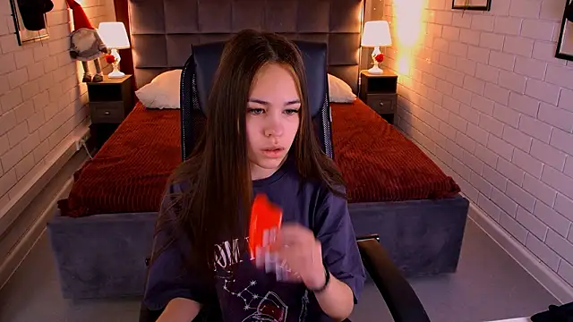 Snapshot of UliaNeer chatting on February 17, 2026, 5:05 am UliaNeer online show from February 17, 2026, 5:05 am