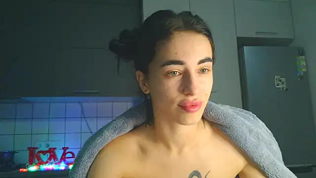 Snapshot of EvaMelnik chatting on October 19, 2025, 5:48 pm EvaMelnik online show from October 19, 2025, 5:48 pm