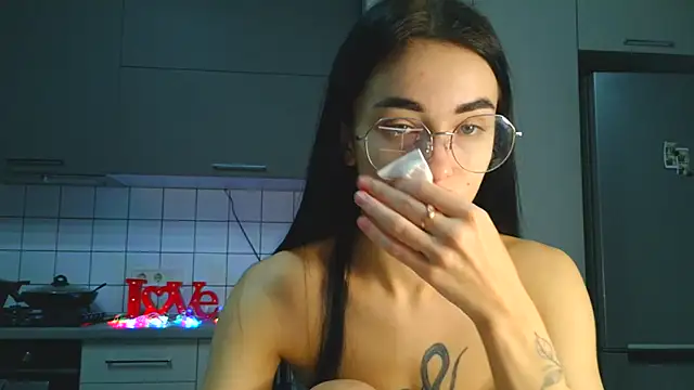 Snapshot of EvaMelnik chatting on October 29, 2025, 3:33 pm EvaMelnik online show from October 29, 2025, 3:33 pm