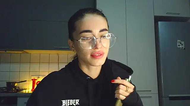 Snapshot of EvaMelnik chatting on October 8, 2025, 3:46 pm EvaMelnik online show from October 8, 2025, 3:46 pm