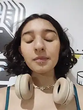 Snapshot of LuaBusch chatting on November 4, 2025, 7:50 pm LuaBusch online show from November 4, 2025, 7:50 pm