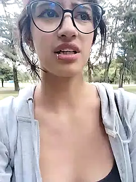 Snapshot of LuaBusch chatting on September 24, 2025, 6:58 pm LuaBusch online show from September 24, 2025, 6:58 pm