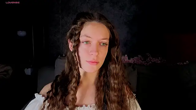 Snapshot of Agnes_Wells chatting on July 3, 2026, 1:12 am Agnes Wells online show from July 3, 2026, 1:12 am