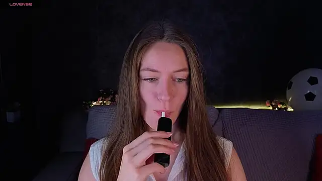 Snapshot of Agnes_Wells chatting on June 20, 2026, 1:10 am Agnes Wells online show from June 20, 2026, 1:10 am