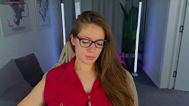 Snapshot of Agnes_Wells chatting on August 5, 2026, 1:21 am Agnes Wells online show from August 5, 2026, 1:21 am