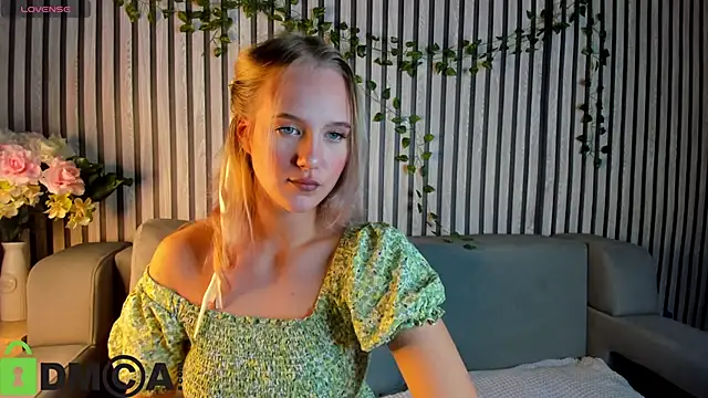 Casey Sweeet online show from November 2, 2025, 4:12 pm