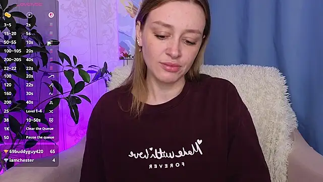 Snapshot of evashiny_ chatting on May 3, 2026, 3:33 am evashiny online show from May 3, 2026, 3:33 am