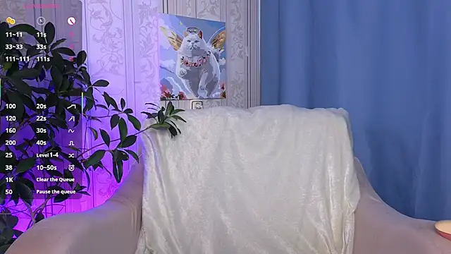 evashiny  online show from June 15, 2026, 2:12 am