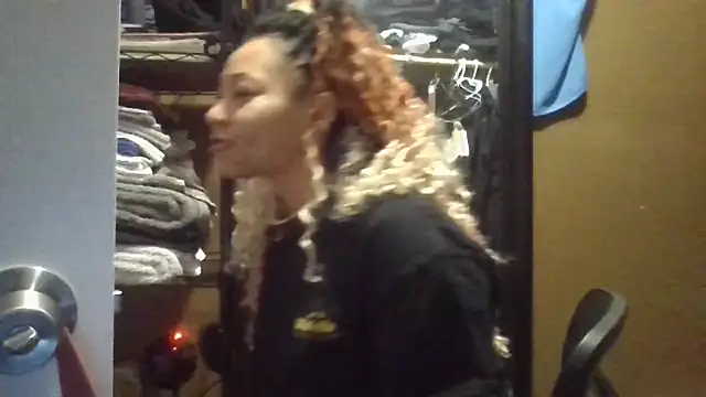 Flossee online show from January 8, 2026, 11:44 pm