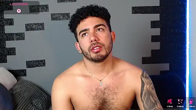 Snapshot of adamhairy chatting on November 19, 2025, 10:43 pm adamhairy online show from November 19, 2025, 10:43 pm