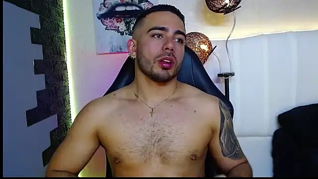 Snapshot of adamhairy chatting on June 3, 2026, 7:18 pm adamhairy online show from June 3, 2026, 7:18 pm