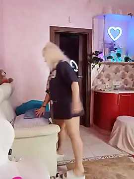 SquirtMilf00 online show from July 29, 2026, 4:55 am