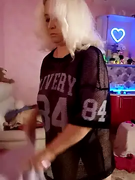 SquirtMilf00 online show from July 14, 2026, 3:22 am