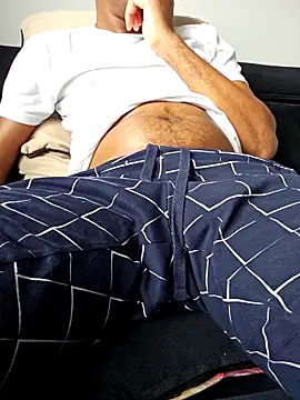 Snapshot of mojaymort chatting on April 13, 2026, 11:36 am mojaymort online show from April 13, 2026, 11:36 am