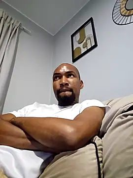 mojaymort online show from October 8, 2025, 5:46 pm