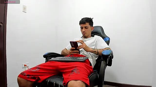 Snapshot of nextboywell1 chatting on February 26, 2026, 7:14 pm nextboywell1 online show from February 26, 2026, 7:14 pm