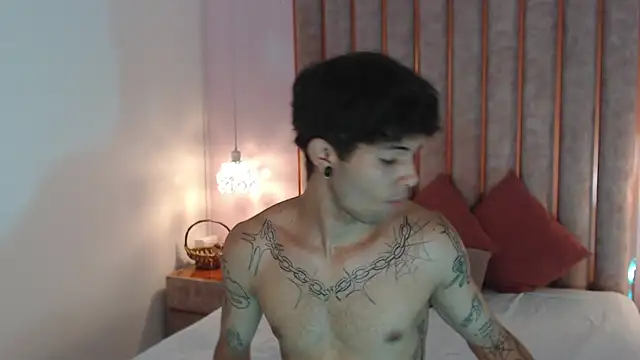 Enzo Hunter online show from September 26, 2025, 4:19 am
