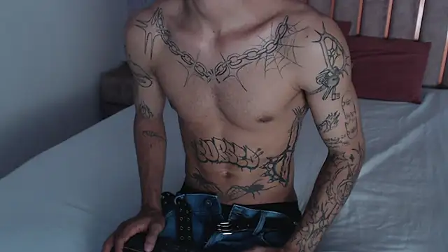 Enzo Hunter online show from September 22, 2025, 3:23 am