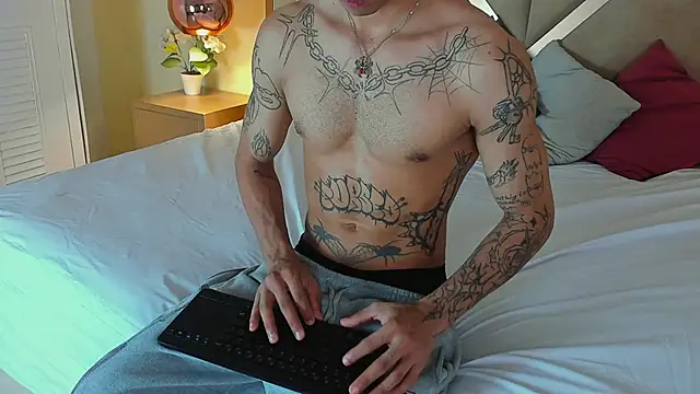 Snapshot of Enzo_Hunter chatting on May 18, 2026, 4:07 am Enzo Hunter online show from May 18, 2026, 4:07 am