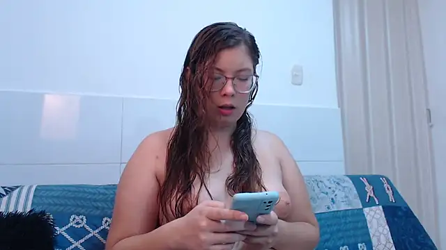 zoewhite2 online show from September 20, 2025, 9:31 pm