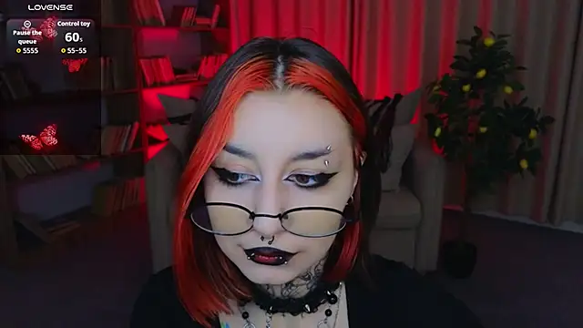Snapshot of Mistress__Marcelline chatting on May 28, 2026, 2:08 am Mistress Marcelline online show from May 28, 2026, 2:08 am