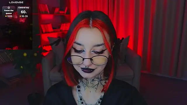 Snapshot of Mistress__Marcelline chatting on May 19, 2026, 1:32 am Mistress Marcelline online show from May 19, 2026, 1:32 am
