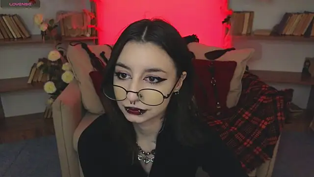 Snapshot of Mistress__Marcelline chatting on October 18, 2025, 9:22 am Mistress Marcelline online show from October 18, 2025, 9:22 am