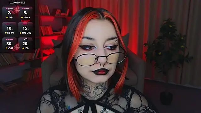 Snapshot of Mistress__Marcelline chatting on June 2, 2026, 2:11 am Mistress Marcelline online show from June 2, 2026, 2:11 am