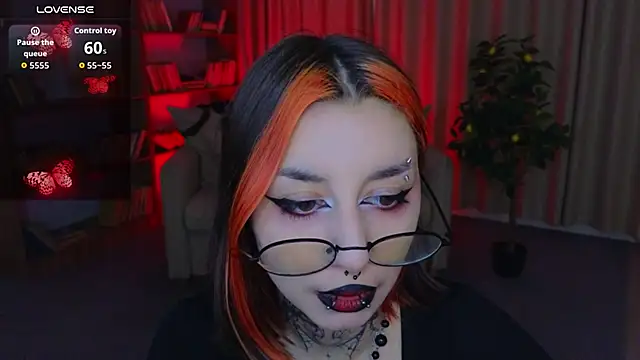 Snapshot of Mistress__Marcelline chatting on June 18, 2026, 1:59 am Mistress Marcelline online show from June 18, 2026, 1:59 am