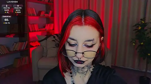 Snapshot of Mistress__Marcelline chatting on May 14, 2026, 1:46 am Mistress Marcelline online show from May 14, 2026, 1:46 am
