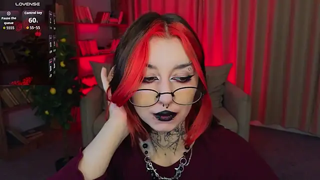 Snapshot of Mistress__Marcelline chatting on May 21, 2026, 1:58 am Mistress Marcelline online show from May 21, 2026, 1:58 am