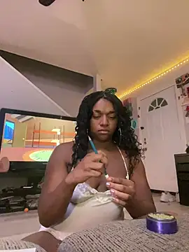 XKimmyGreen online show from May 3, 2026, 4:39 am